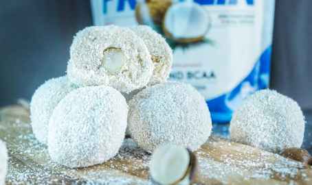 Protein Coconut Balls